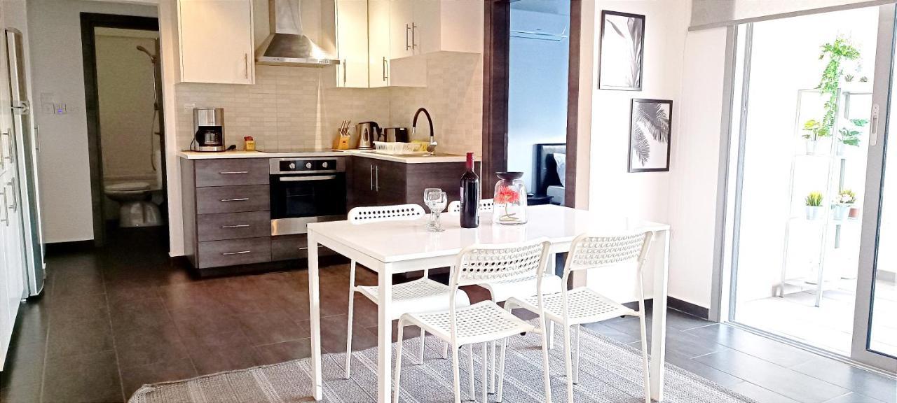 Dezo Luxury Town Apartment Λάρνακα Εξωτερικό φωτογραφία